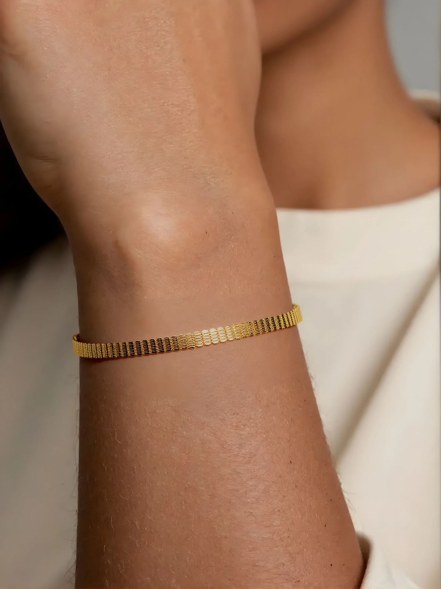 14k Gold Fashion Women's Men's Bracelet 5mm Width 8 Inch length.
