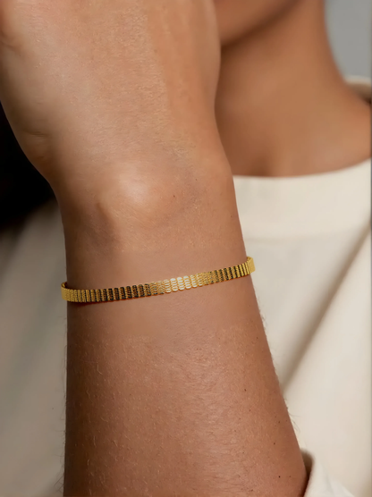 14k Gold Fashion Women's Men's Bracelet 5mm Width  8 Inch length.